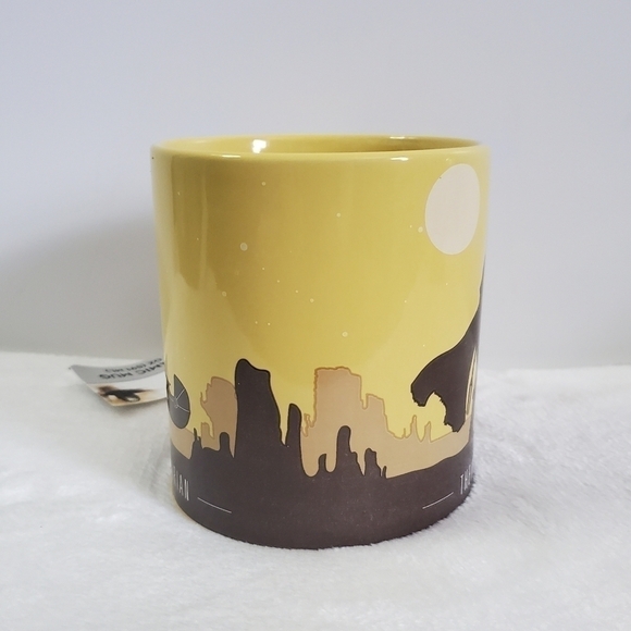 Disney Star Wars The Mandalodrian Yellow Brown Ceramic Mug 20 Oz NWT - Picture 5 of 10